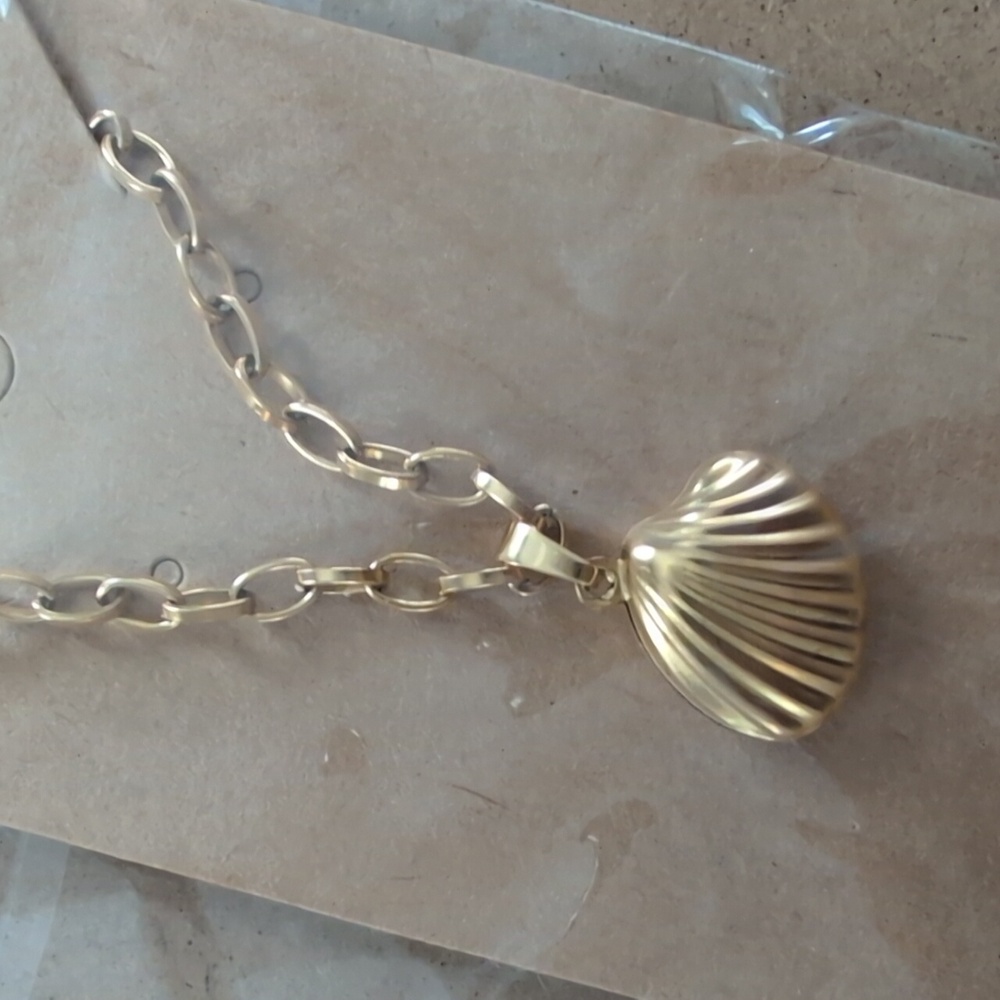 Gold Stainless Steel Sea Shell Pendant Necklace - Picture 5 of 5